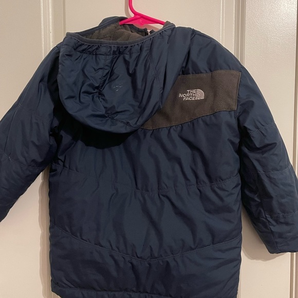 North face reversible boys jacket XXS (5) - Picture 4 of 6